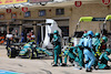 GP STATI UNITI, Sebastian Vettel (GER) Aston Martin F1 Team AMR22 pit stop.
23.10.2022. Formula 1 World Championship, Rd 19, United States Grand Prix, Austin, Texas, USA, Gara Day.
- www.xpbimages.com, EMail: requests@xpbimages.com ¬© Copyright: Batchelor / XPB Images