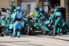 GP STATI UNITI, Sebastian Vettel (GER) Aston Martin F1 Team AMR22 pit stop.
23.10.2022. Formula 1 World Championship, Rd 19, United States Grand Prix, Austin, Texas, USA, Gara Day.
- www.xpbimages.com, EMail: requests@xpbimages.com ¬© Copyright: Batchelor / XPB Images