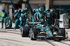 GP STATI UNITI, Sebastian Vettel (GER) Aston Martin F1 Team AMR22 pit stop.
23.10.2022. Formula 1 World Championship, Rd 19, United States Grand Prix, Austin, Texas, USA, Gara Day.
- www.xpbimages.com, EMail: requests@xpbimages.com ¬© Copyright: Batchelor / XPB Images