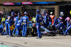 GP STATI UNITI, Esteban Ocon (FRA) Alpine F1 Team A522 pit stop.
23.10.2022. Formula 1 World Championship, Rd 19, United States Grand Prix, Austin, Texas, USA, Gara Day.
- www.xpbimages.com, EMail: requests@xpbimages.com ¬© Copyright: Batchelor / XPB Images