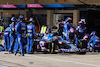 GP STATI UNITI, Esteban Ocon (FRA) Alpine F1 Team A522 pit stop.
23.10.2022. Formula 1 World Championship, Rd 19, United States Grand Prix, Austin, Texas, USA, Gara Day.
- www.xpbimages.com, EMail: requests@xpbimages.com ¬© Copyright: Batchelor / XPB Images