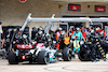 GP STATI UNITI, George Russell (GBR) Mercedes AMG F1 W13 pit stop.
23.10.2022. Formula 1 World Championship, Rd 19, United States Grand Prix, Austin, Texas, USA, Gara Day.
- www.xpbimages.com, EMail: requests@xpbimages.com ¬© Copyright: Batchelor / XPB Images
