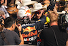 GP STATI UNITI, Gara winner Max Verstappen (NLD) Red Bull Racing celebrates with the team in parc ferme.
23.10.2022. Formula 1 World Championship, Rd 19, United States Grand Prix, Austin, Texas, USA, Gara Day.
- www.xpbimages.com, EMail: requests@xpbimages.com © Copyright: Bearne / XPB Images