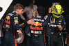 GP STATI UNITI, (L to R): Max Verstappen (NLD) Red Bull Racing with Sergio Perez (MEX) Red Bull Racing e Lewis Hamilton (GBR) Mercedes AMG F1 in parc ferme.
23.10.2022. Formula 1 World Championship, Rd 19, United States Grand Prix, Austin, Texas, USA, Gara Day.
- www.xpbimages.com, EMail: requests@xpbimages.com © Copyright: Bearne / XPB Images