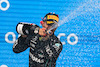 GP STATI UNITI, Lewis Hamilton (GBR) Mercedes AMG F1 celebrates his second position on the podium.
23.10.2022. Formula 1 World Championship, Rd 19, United States Grand Prix, Austin, Texas, USA, Gara Day.
- www.xpbimages.com, EMail: requests@xpbimages.com © Copyright: Bearne / XPB Images