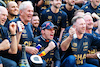 GP STATI UNITI, (L to R): Dr Helmut Marko (AUT) Red Bull Motorsport Consultant; Max Verstappen (NLD) Red Bull Racing; e Christian Horner (GBR) Red Bull Racing Team Principal celebrate winning the Constructors' World Championship with the team.
23.10.2022. Formula 1 World Championship, Rd 19, United States Grand Prix, Austin, Texas, USA, Gara Day.
- www.xpbimages.com, EMail: requests@xpbimages.com © Copyright: Price / XPB Images