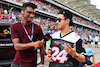 GP STATI UNITI, (L to R): Lawrence Barretto (GBR) Formula 1 Senior Writer Editor with Guanyu Zhou (CHN) Alfa Romeo F1 Team on the drivers parade.
23.10.2022. Formula 1 World Championship, Rd 19, United States Grand Prix, Austin, Texas, USA, Gara Day.
- www.xpbimages.com, EMail: requests@xpbimages.com © Copyright: Batchelor / XPB Images