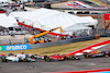 GP STATI UNITI, Carlos Sainz Jr (ESP) Ferrari F1-75 davanti a Lewis Hamilton (GBR) Mercedes AMG F1 W13 e George Russell (GBR) Mercedes AMG F1 W13 at the partenza of the race.
23.10.2022. Formula 1 World Championship, Rd 19, United States Grand Prix, Austin, Texas, USA, Gara Day.
- www.xpbimages.com, EMail: requests@xpbimages.com © Copyright: Batchelor / XPB Images