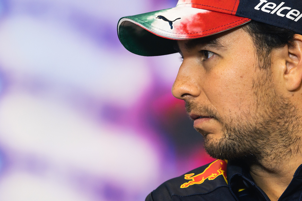 GP STATI UNITI, Sergio Perez (MEX) Red Bull Racing in the FIA Press Conference.
20.10.2022. Formula 1 World Championship, Rd 19, United States Grand Prix, Austin, Texas, USA, Preparation Day.
- www.xpbimages.com, EMail: requests@xpbimages.com © Copyright: Bearne / XPB Images