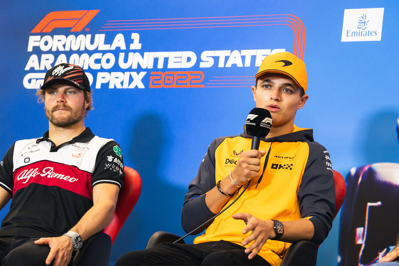 GP STATI UNITI, (L to R): Valtteri Bottas (FIN) Alfa Romeo F1 Team e Lando Norris (GBR) McLaren in the FIA Press Conference.
20.10.2022. Formula 1 World Championship, Rd 19, United States Grand Prix, Austin, Texas, USA, Preparation Day.
- www.xpbimages.com, EMail: requests@xpbimages.com © Copyright: Bearne / XPB Images