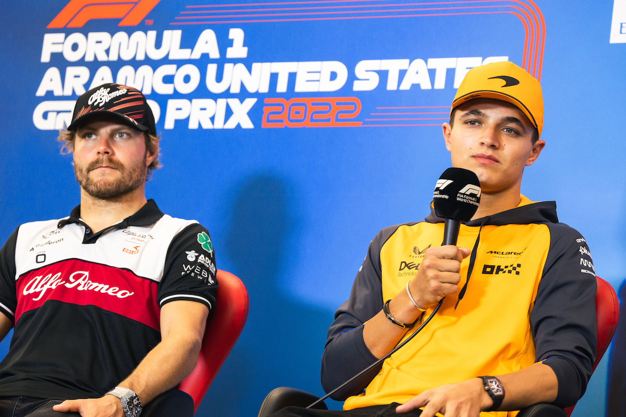GP STATI UNITI, (L to R): Valtteri Bottas (FIN) Alfa Romeo F1 Team e Lando Norris (GBR) McLaren in the FIA Press Conference.
20.10.2022. Formula 1 World Championship, Rd 19, United States Grand Prix, Austin, Texas, USA, Preparation Day.
- www.xpbimages.com, EMail: requests@xpbimages.com © Copyright: Bearne / XPB Images