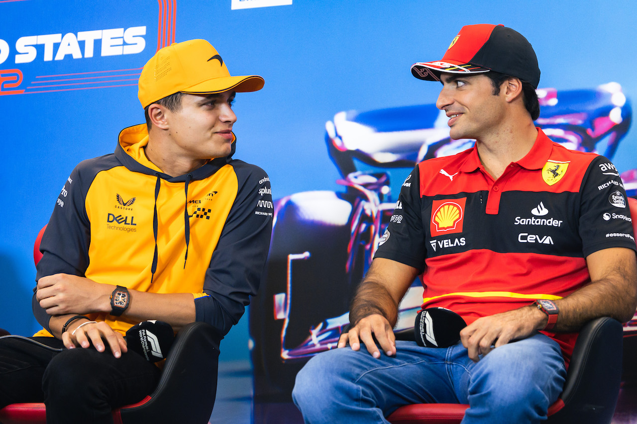 GP STATI UNITI, (L to R): Lando Norris (GBR) McLaren e Carlos Sainz Jr (ESP) Ferrari in the FIA Press Conference.
20.10.2022. Formula 1 World Championship, Rd 19, United States Grand Prix, Austin, Texas, USA, Preparation Day.
- www.xpbimages.com, EMail: requests@xpbimages.com © Copyright: Bearne / XPB Images