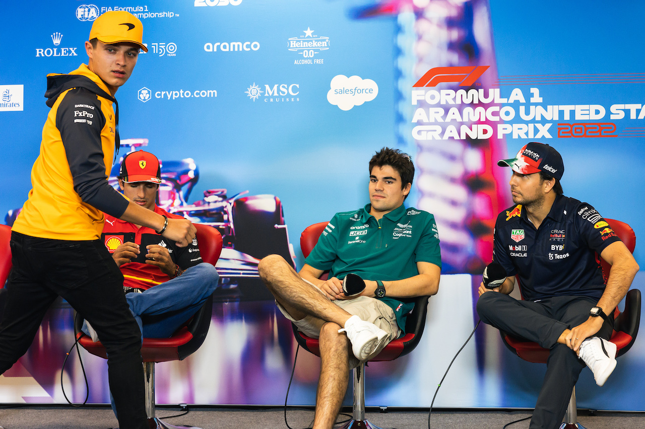 GP STATI UNITI, (L to R): Lando Norris (GBR) McLaren; Carlos Sainz Jr (ESP) Ferrari; Lance Stroll (CDN) Aston Martin F1 Team; e Sergio Perez (MEX) Red Bull Racing in the FIA Press Conference.
20.10.2022. Formula 1 World Championship, Rd 19, United States Grand Prix, Austin, Texas, USA, Preparation Day.
- www.xpbimages.com, EMail: requests@xpbimages.com © Copyright: Bearne / XPB Images