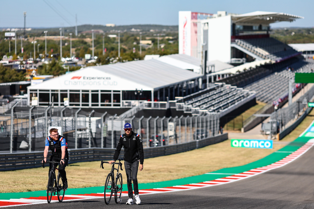 GP STATI UNITI, Esteban Ocon (FRA), Alpine F1 Team 
20.10.2022. Formula 1 World Championship, Rd 19, United States Grand Prix, Austin, Texas, USA, Preparation Day.
- www.xpbimages.com, EMail: requests@xpbimages.com © Copyright: Charniaux / XPB Images