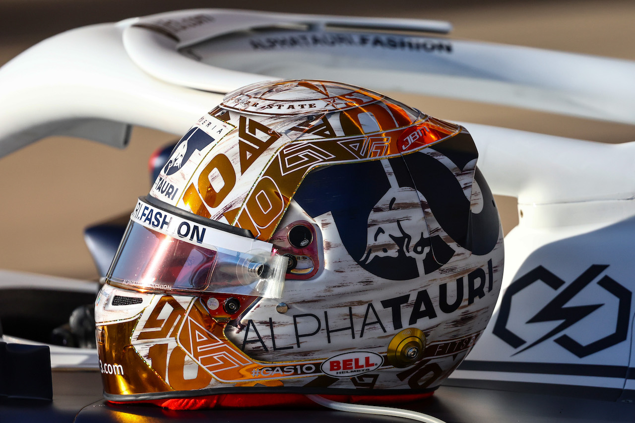GP STATI UNITI, Helmet of Pierre Gasly (FRA), AlphaTauri F1 
20.10.2022. Formula 1 World Championship, Rd 19, United States Grand Prix, Austin, Texas, USA, Preparation Day.
- www.xpbimages.com, EMail: requests@xpbimages.com ¬© Copyright: Charniaux / XPB Images