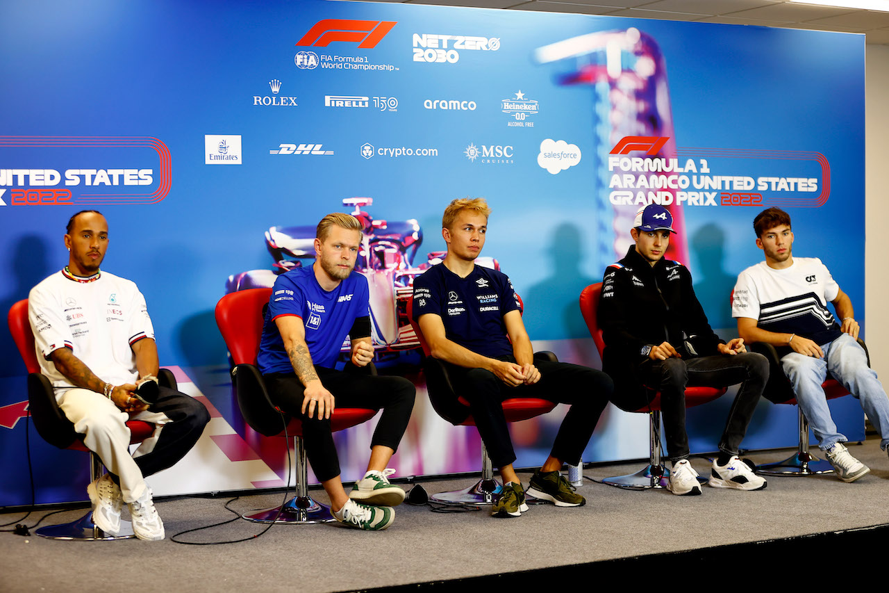 GP STATI UNITI, (L to R): Lewis Hamilton (GBR) Mercedes AMG F1 ; Kevin Magnussen (DEN) Haas F1 Team; Alexander Albon (THA) Williams Racing; Esteban Ocon (FRA) Alpine F1 Team; e Pierre Gasly (FRA) AlphaTauri, in the FIA Press Conference.
20.10.2022. Formula 1 World Championship, Rd 19, United States Grand Prix, Austin, Texas, USA, Preparation Day.
- www.xpbimages.com, EMail: requests@xpbimages.com © Copyright: XPB Images