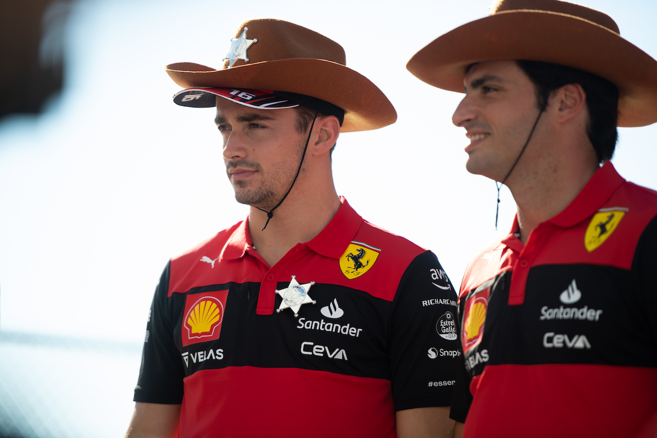 GP STATI UNITI, (L to R): Charles Leclerc (MON) Ferrari e Carlos Sainz Jr (ESP) Ferrari.
20.10.2022. Formula 1 World Championship, Rd 19, United States Grand Prix, Austin, Texas, USA, Preparation Day.
- www.xpbimages.com, EMail: requests@xpbimages.com © Copyright: Price / XPB Images