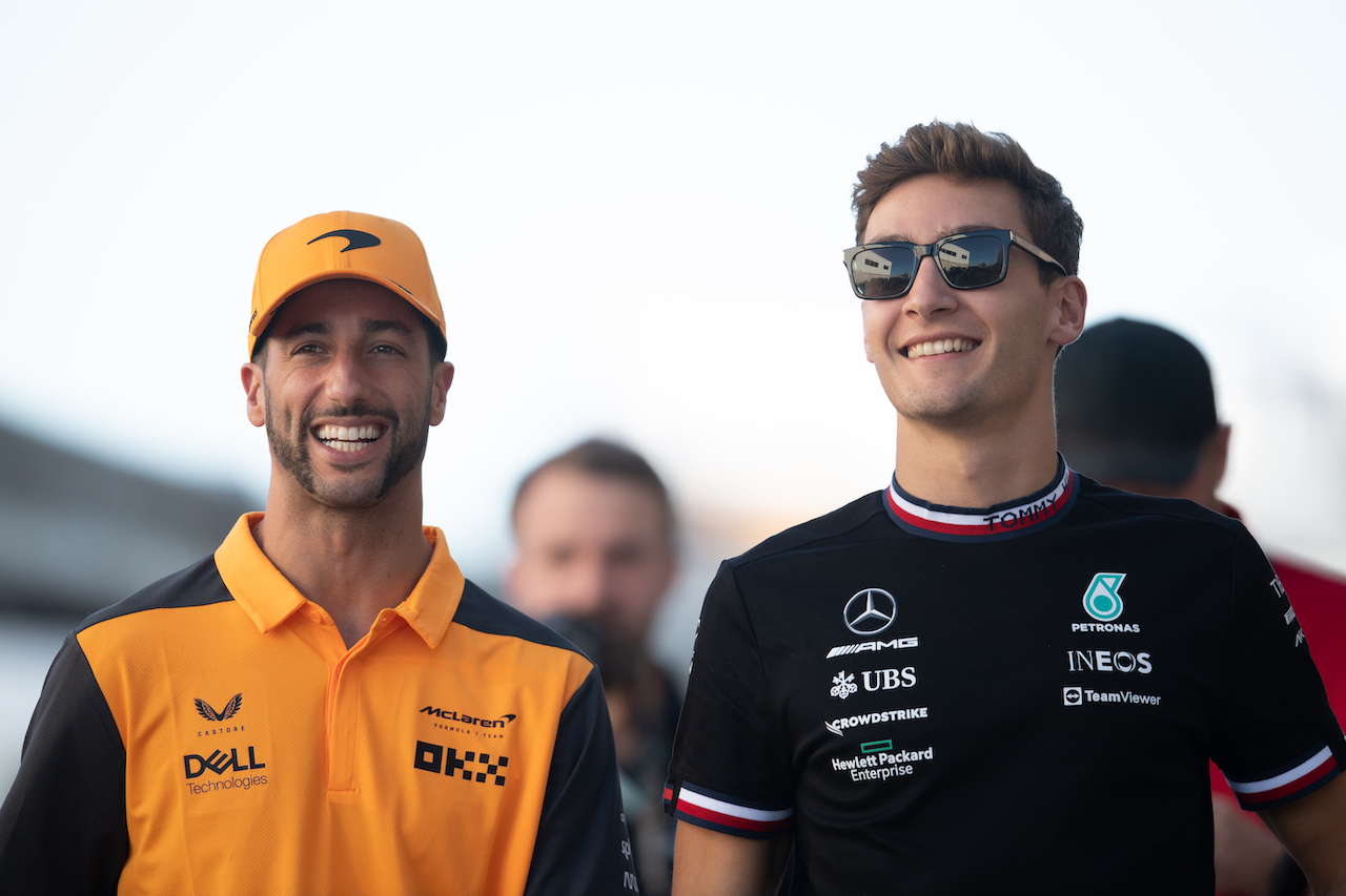 GP STATI UNITI, (L to R): Daniel Ricciardo (AUS) McLaren e George Russell (GBR) Mercedes AMG F1.
20.10.2022. Formula 1 World Championship, Rd 19, United States Grand Prix, Austin, Texas, USA, Preparation Day.
- www.xpbimages.com, EMail: requests@xpbimages.com © Copyright: Price / XPB Images