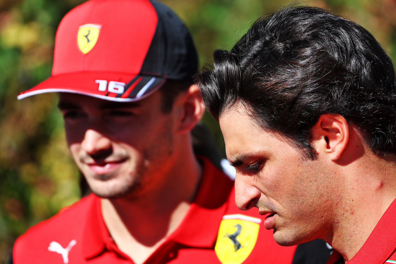 GP STATI UNITI, Carlos Sainz Jr (ESP) Ferrari e Charles Leclerc (MON) Ferrari.
20.10.2022. Formula 1 World Championship, Rd 19, United States Grand Prix, Austin, Texas, USA, Preparation Day.
 - www.xpbimages.com, EMail: requests@xpbimages.com © Copyright: Coates / XPB Images