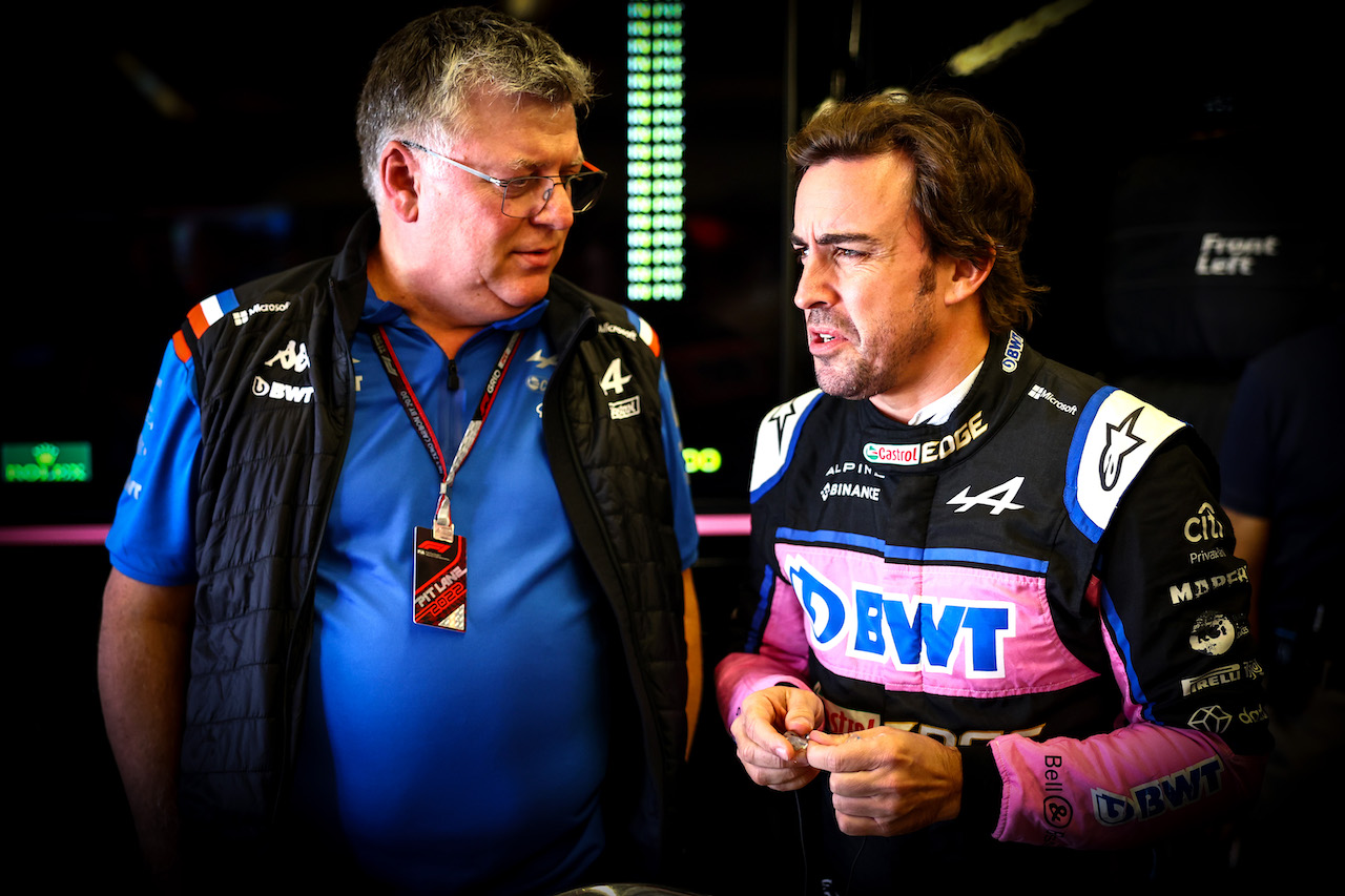 GP STATI UNITI, Otmar Szafnauer (USA) Alpine F1 Team, Team Principal e Fernando Alonso (ESP), Alpine F1 Team 
20.10.2022. Formula 1 World Championship, Rd 19, United States Grand Prix, Austin, Texas, USA, Preparation Day.
- www.xpbimages.com, EMail: requests@xpbimages.com ¬© Copyright: Charniaux / XPB Images