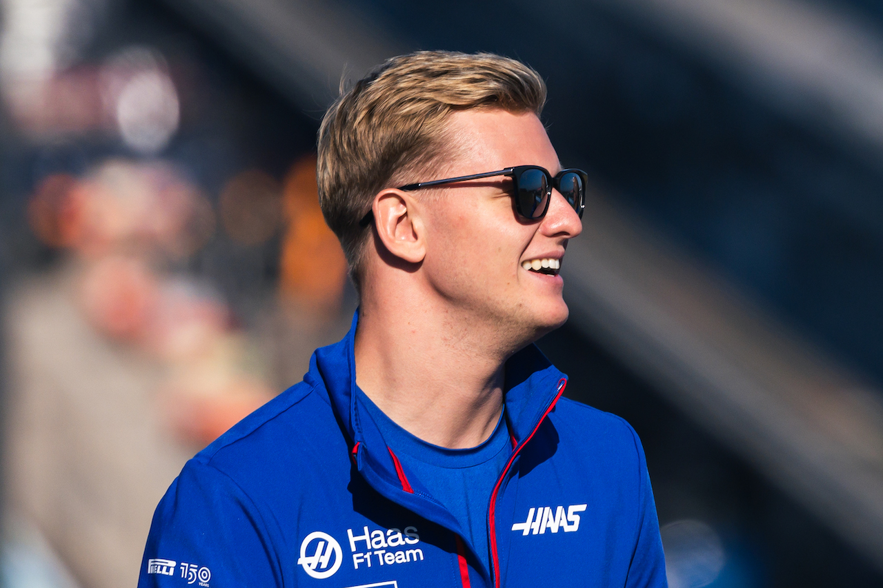 GP STATI UNITI, Mick Schumacher (GER) Haas F1 Team walks the circuit.
20.10.2022. Formula 1 World Championship, Rd 19, United States Grand Prix, Austin, Texas, USA, Preparation Day.
- www.xpbimages.com, EMail: requests@xpbimages.com © Copyright: Bearne / XPB Images