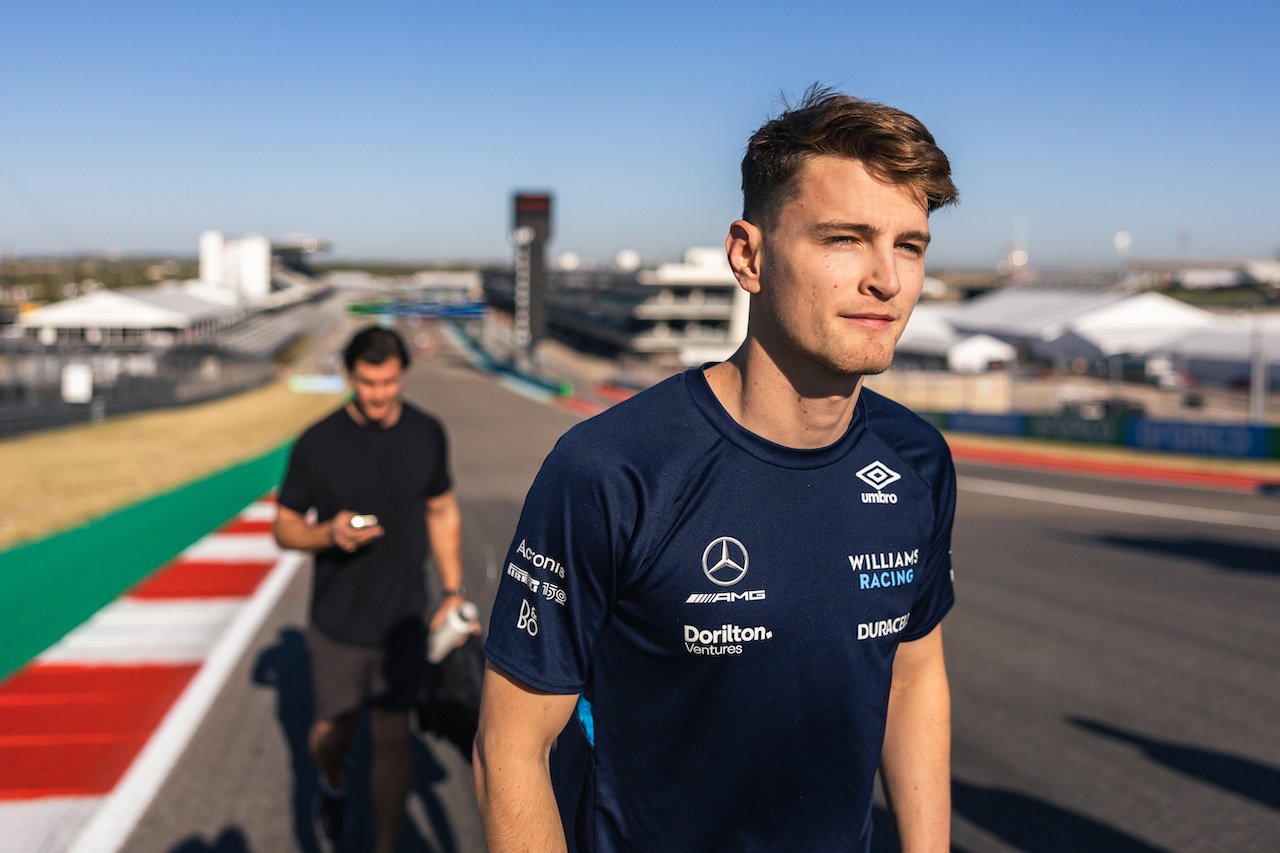 GP STATI UNITI, Logan Sargeant (USA) Williams Racing Academy Driver walks the circuit with the team.
20.10.2022. Formula 1 World Championship, Rd 19, United States Grand Prix, Austin, Texas, USA, Preparation Day.
- www.xpbimages.com, EMail: requests@xpbimages.com © Copyright: Bearne / XPB Images