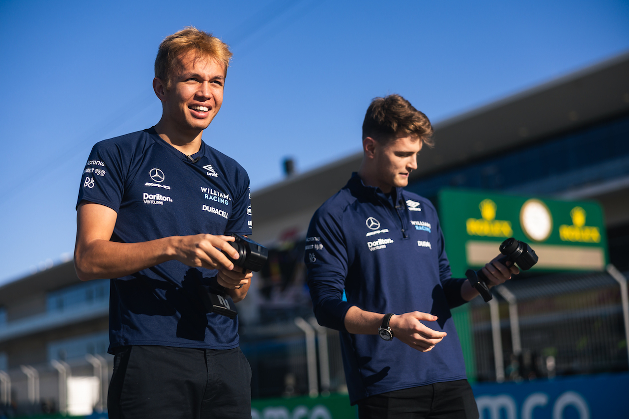 GP STATI UNITI, Alexander Albon (THA) Williams Racing e Logan Sargeant (USA) Williams Racing Academy Driver.
20.10.2022. Formula 1 World Championship, Rd 19, United States Grand Prix, Austin, Texas, USA, Preparation Day.
- www.xpbimages.com, EMail: requests@xpbimages.com © Copyright: Bearne / XPB Images