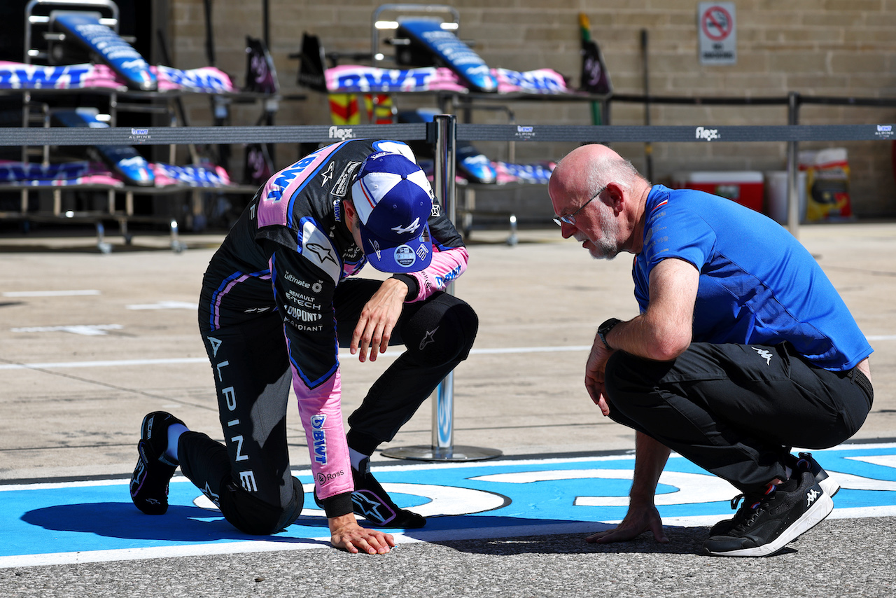 GP STATI UNITI, Esteban Ocon (FRA) Alpine F1 Team in the pits.
20.10.2022. Formula 1 World Championship, Rd 19, United States Grand Prix, Austin, Texas, USA, Preparation Day.
- www.xpbimages.com, EMail: requests@xpbimages.com © Copyright: Batchelor / XPB Images
