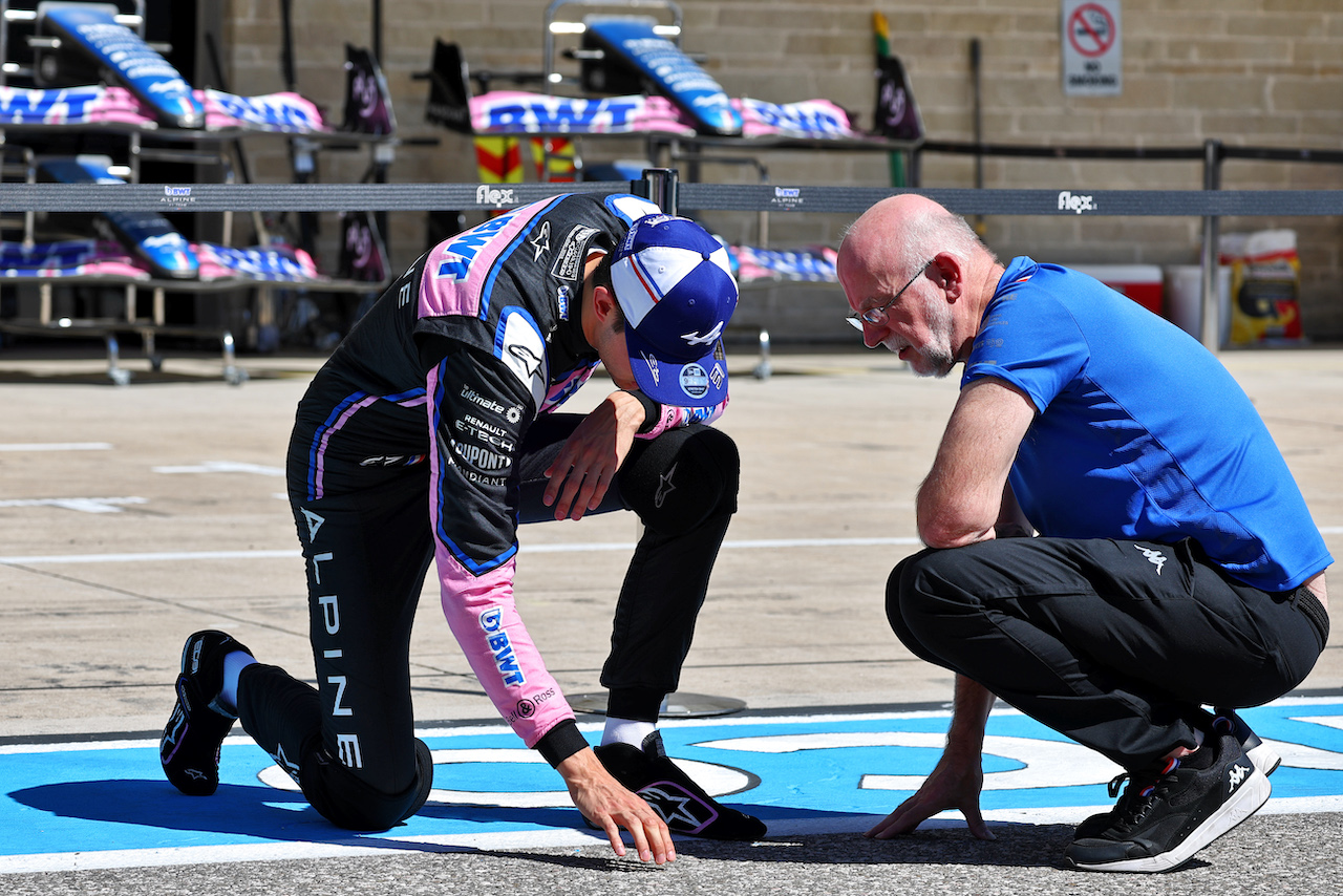 GP STATI UNITI, Esteban Ocon (FRA) Alpine F1 Team in the pits.
20.10.2022. Formula 1 World Championship, Rd 19, United States Grand Prix, Austin, Texas, USA, Preparation Day.
- www.xpbimages.com, EMail: requests@xpbimages.com © Copyright: Batchelor / XPB Images