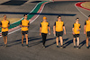 GP STATI UNITI, Alex Palou (ESP) McLaren Test Driver walks the circuit with the team.
20.10.2022. Formula 1 World Championship, Rd 19, United States Grand Prix, Austin, Texas, USA, Preparation Day.
- www.xpbimages.com, EMail: requests@xpbimages.com © Copyright: Bearne / XPB Images