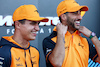 GP STATI UNITI, (L to R): Lando Norris (GBR) McLaren e team mate Daniel Ricciardo (AUS) McLaren.
20.10.2022. Formula 1 World Championship, Rd 19, United States Grand Prix, Austin, Texas, USA, Preparation Day.
 - www.xpbimages.com, EMail: requests@xpbimages.com © Copyright: Coates / XPB Images
