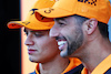 GP STATI UNITI, (L to R): Lando Norris (GBR) McLaren e team mate Daniel Ricciardo (AUS) McLaren.
20.10.2022. Formula 1 World Championship, Rd 19, United States Grand Prix, Austin, Texas, USA, Preparation Day.
 - www.xpbimages.com, EMail: requests@xpbimages.com © Copyright: Coates / XPB Images