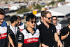 GP STATI UNITI, Guanyu Zhou (CHN) Alfa Romeo F1 Team walks the circuit with the team.
20.10.2022. Formula 1 World Championship, Rd 19, United States Grand Prix, Austin, Texas, USA, Preparation Day.
- www.xpbimages.com, EMail: requests@xpbimages.com © Copyright: Bearne / XPB Images