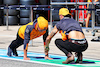 GP STATI UNITI, (L to R): Lando Norris (GBR) McLaren with Daniel Ricciardo (AUS) McLaren in the pits.
20.10.2022. Formula 1 World Championship, Rd 19, United States Grand Prix, Austin, Texas, USA, Preparation Day.
- www.xpbimages.com, EMail: requests@xpbimages.com © Copyright: Batchelor / XPB Images