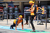 GP STATI UNITI, (L to R): Lando Norris (GBR) McLaren with Daniel Ricciardo (AUS) McLaren in the pits.
20.10.2022. Formula 1 World Championship, Rd 19, United States Grand Prix, Austin, Texas, USA, Preparation Day.
- www.xpbimages.com, EMail: requests@xpbimages.com © Copyright: Batchelor / XPB Images