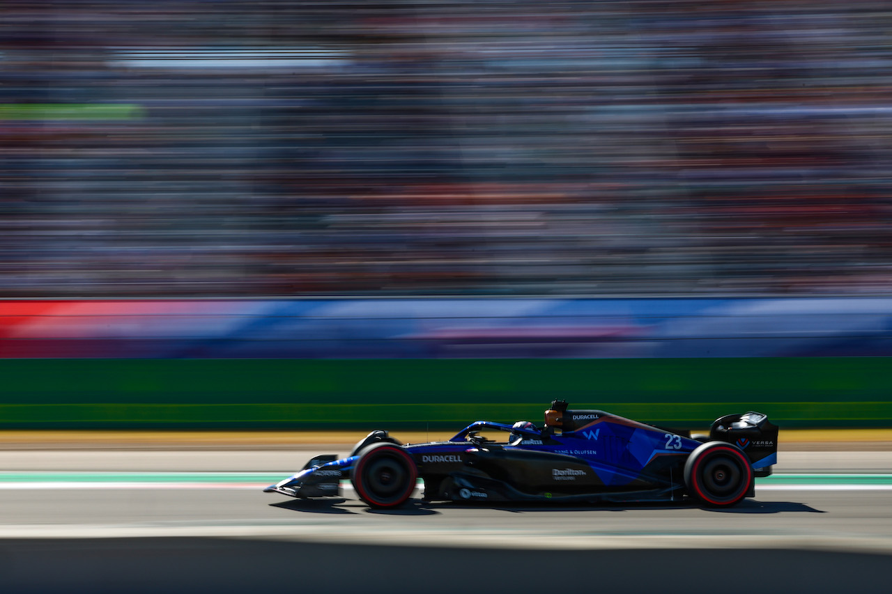 GP STATI UNITI, Alex Albon (THA), Williams F1 Team 
22.10.2022. Formula 1 World Championship, Rd 19, United States Grand Prix, Austin, Texas, USA, Qualifiche Day.
- www.xpbimages.com, EMail: requests@xpbimages.com ¬© Copyright: Charniaux / XPB Images