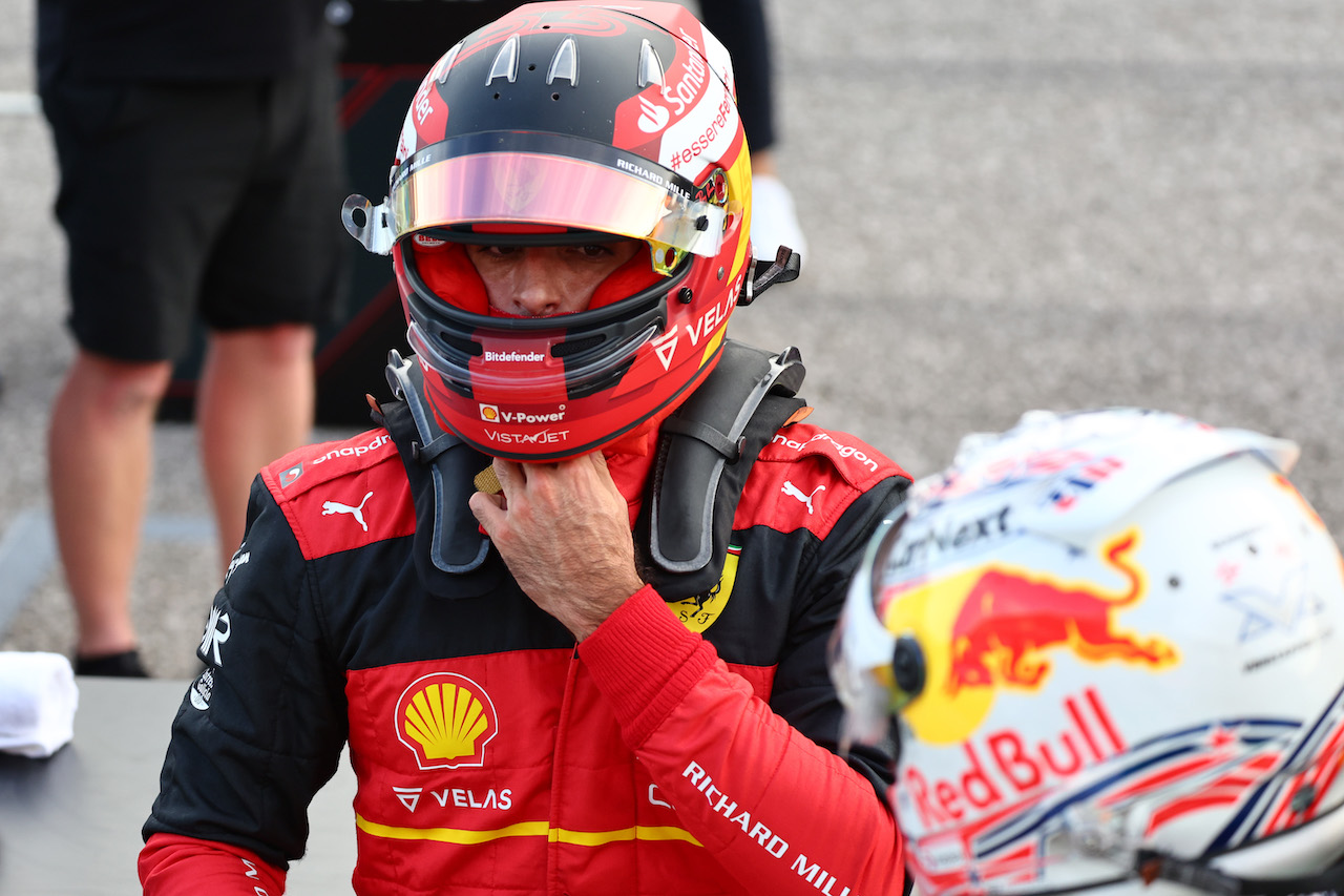 GP STATI UNITI, Carlos Sainz Jr (ESP) Ferrari Nd Max Verstappen (NLD) Red Bull Racing.
22.10.2022. Formula 1 World Championship, Rd 19, United States Grand Prix, Austin, Texas, USA, Qualifiche Day.
- www.xpbimages.com, EMail: requests@xpbimages.com ¬© Copyright: Batchelor / XPB Images