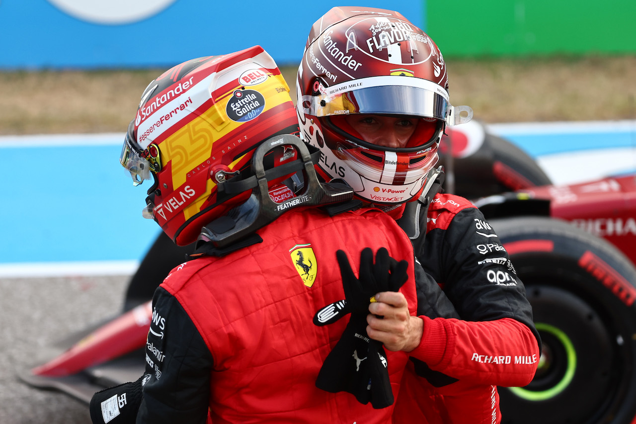 GP STATI UNITI, Carlos Sainz Jr (ESP) Ferrari F1-75 e Charles Leclerc (MON) Ferrari.
22.10.2022. Formula 1 World Championship, Rd 19, United States Grand Prix, Austin, Texas, USA, Qualifiche Day.
- www.xpbimages.com, EMail: requests@xpbimages.com ¬© Copyright: Batchelor / XPB Images