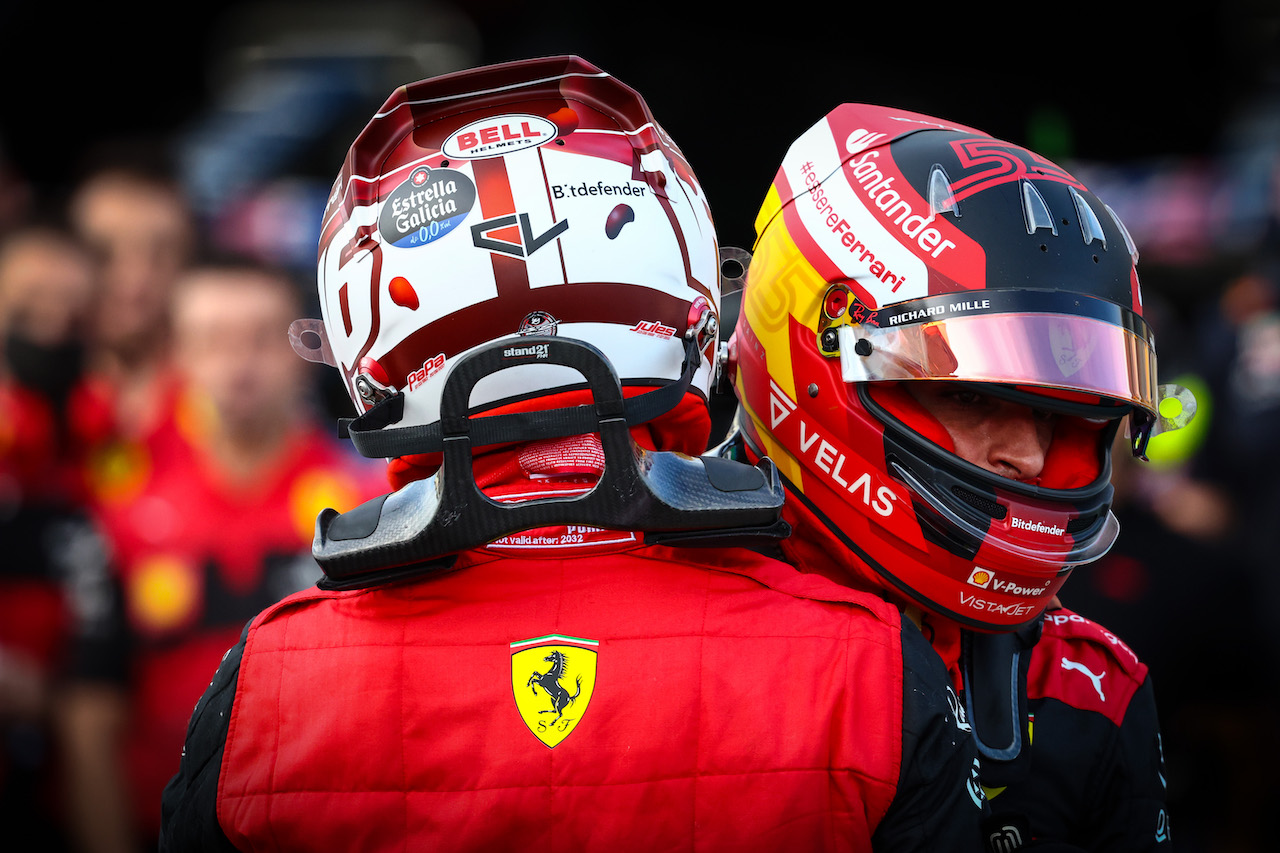GP STATI UNITI, Charles Leclerc (FRA), Ferrari e Carlos Sainz Jr (ESP), Ferrari 
22.10.2022. Formula 1 World Championship, Rd 19, United States Grand Prix, Austin, Texas, USA, Qualifiche Day.
- www.xpbimages.com, EMail: requests@xpbimages.com ¬© Copyright: Charniaux / XPB Images
