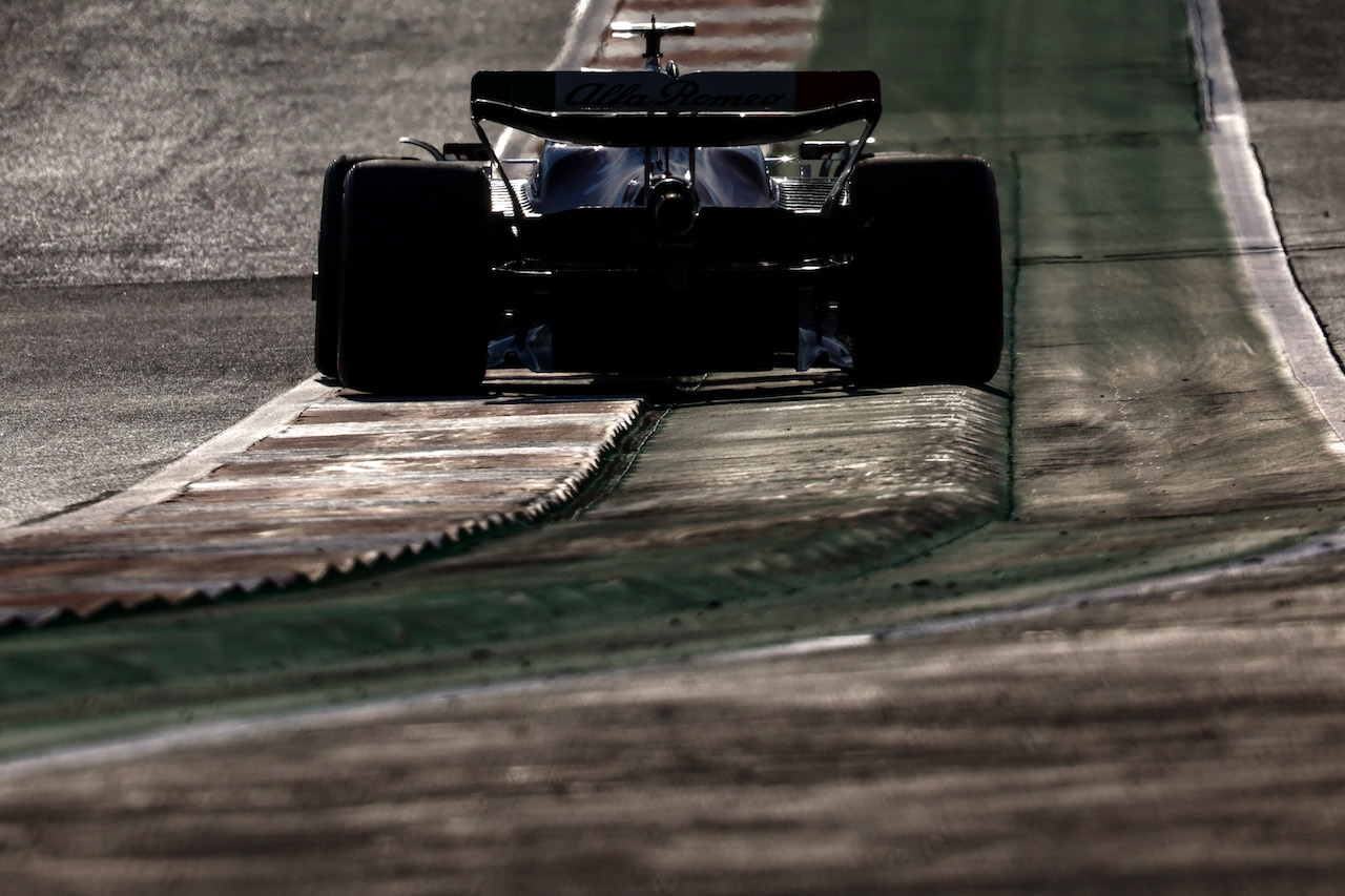 GP STATI UNITI, Guanyu Zhou (CHI), Alfa Romeo Racing 
22.10.2022. Formula 1 World Championship, Rd 19, United States Grand Prix, Austin, Texas, USA, Qualifiche Day.
- www.xpbimages.com, EMail: requests@xpbimages.com ¬© Copyright: Charniaux / XPB Images