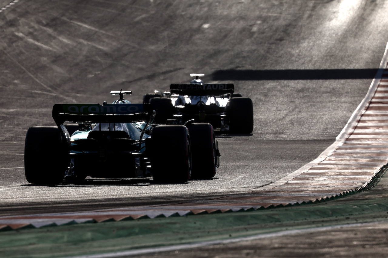 GP STATI UNITI, Sebastian Vettel (GER), Aston Martin F1 Team 
22.10.2022. Formula 1 World Championship, Rd 19, United States Grand Prix, Austin, Texas, USA, Qualifiche Day.
- www.xpbimages.com, EMail: requests@xpbimages.com ¬© Copyright: Charniaux / XPB Images