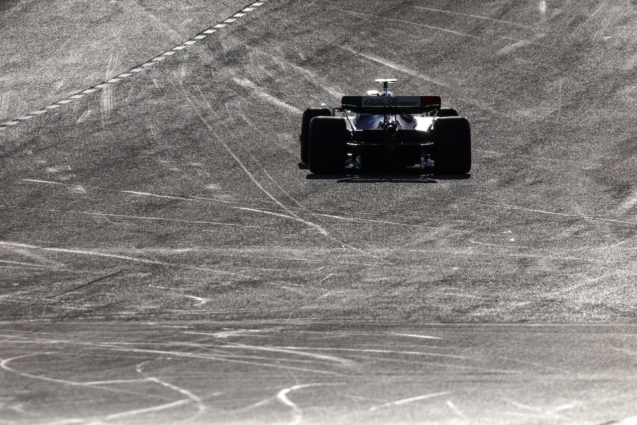GP STATI UNITI, Guanyu Zhou (CHI), Alfa Romeo Racing 
22.10.2022. Formula 1 World Championship, Rd 19, United States Grand Prix, Austin, Texas, USA, Qualifiche Day.
- www.xpbimages.com, EMail: requests@xpbimages.com © Copyright: Charniaux / XPB Images