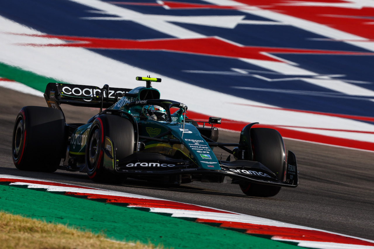 GP STATI UNITI, Sebastian Vettel (GER), Aston Martin F1 Team 
22.10.2022. Formula 1 World Championship, Rd 19, United States Grand Prix, Austin, Texas, USA, Qualifiche Day.
- www.xpbimages.com, EMail: requests@xpbimages.com ¬© Copyright: Charniaux / XPB Images