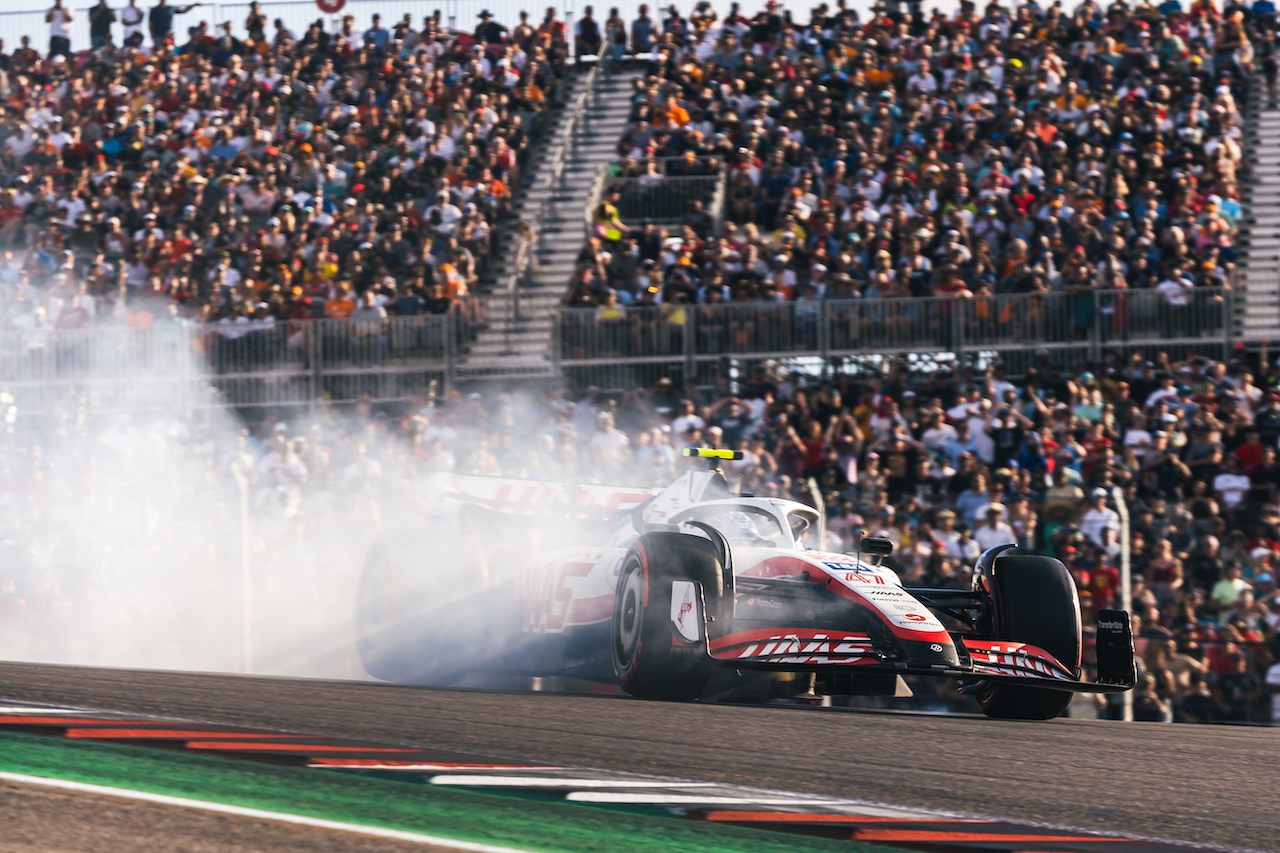 GP STATI UNITI, Mick Schumacher (GER) Haas VF-22 spins.
22.10.2022. Formula 1 World Championship, Rd 19, United States Grand Prix, Austin, Texas, USA, Qualifiche Day.
- www.xpbimages.com, EMail: requests@xpbimages.com © Copyright: Bearne / XPB Images