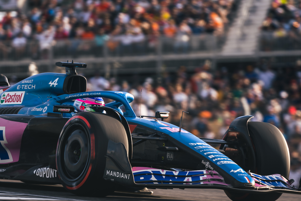 GP STATI UNITI, Fernando Alonso (ESP) Alpine F1 Team A522.
22.10.2022. Formula 1 World Championship, Rd 19, United States Grand Prix, Austin, Texas, USA, Qualifiche Day.
- www.xpbimages.com, EMail: requests@xpbimages.com © Copyright: Bearne / XPB Images