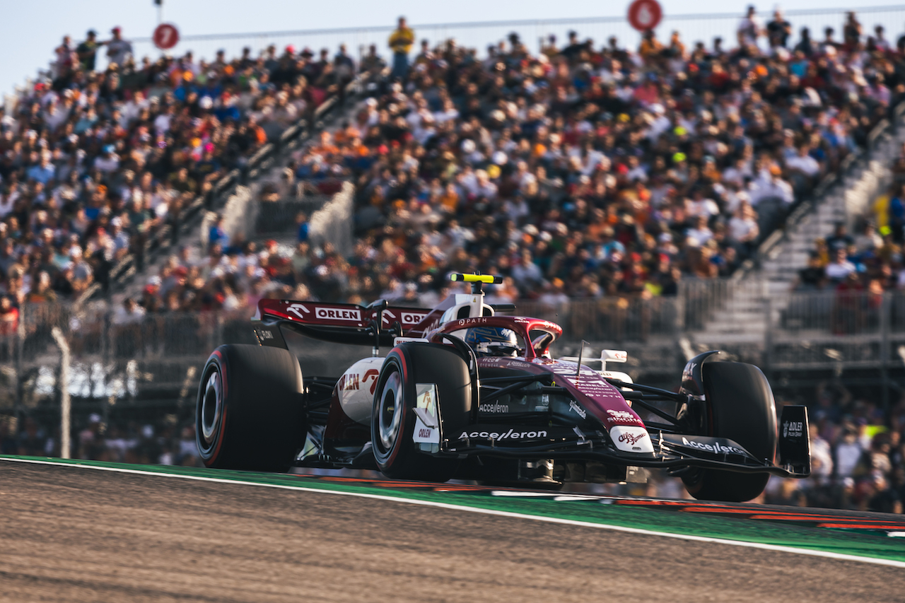 GP STATI UNITI, Guanyu Zhou (CHN) Alfa Romeo F1 Team C42.
22.10.2022. Formula 1 World Championship, Rd 19, United States Grand Prix, Austin, Texas, USA, Qualifiche Day.
- www.xpbimages.com, EMail: requests@xpbimages.com © Copyright: Bearne / XPB Images