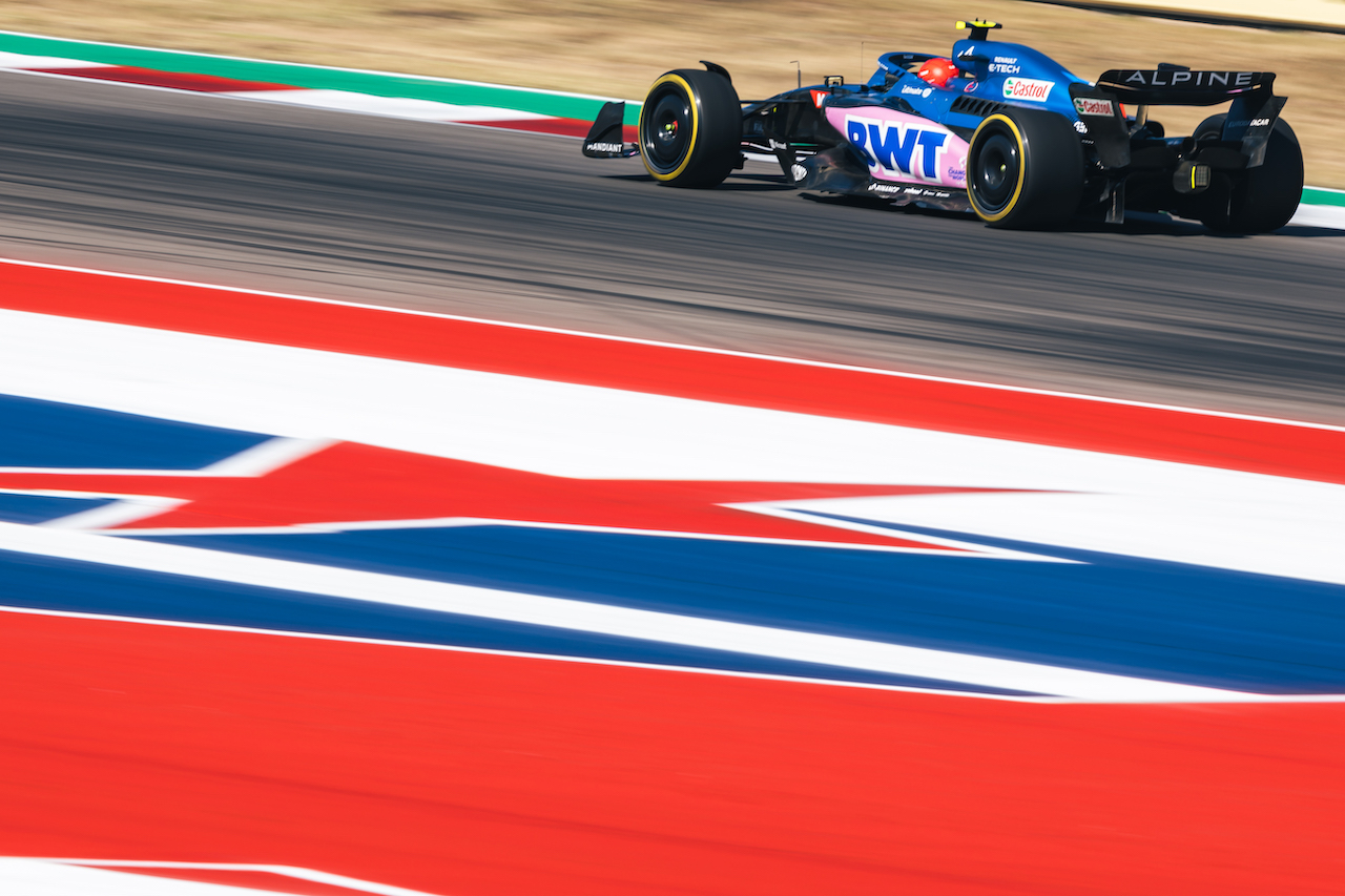 GP STATI UNITI, Esteban Ocon (FRA) Alpine F1 Team A522.
22.10.2022. Formula 1 World Championship, Rd 19, United States Grand Prix, Austin, Texas, USA, Qualifiche Day.
- www.xpbimages.com, EMail: requests@xpbimages.com © Copyright: Bearne / XPB Images