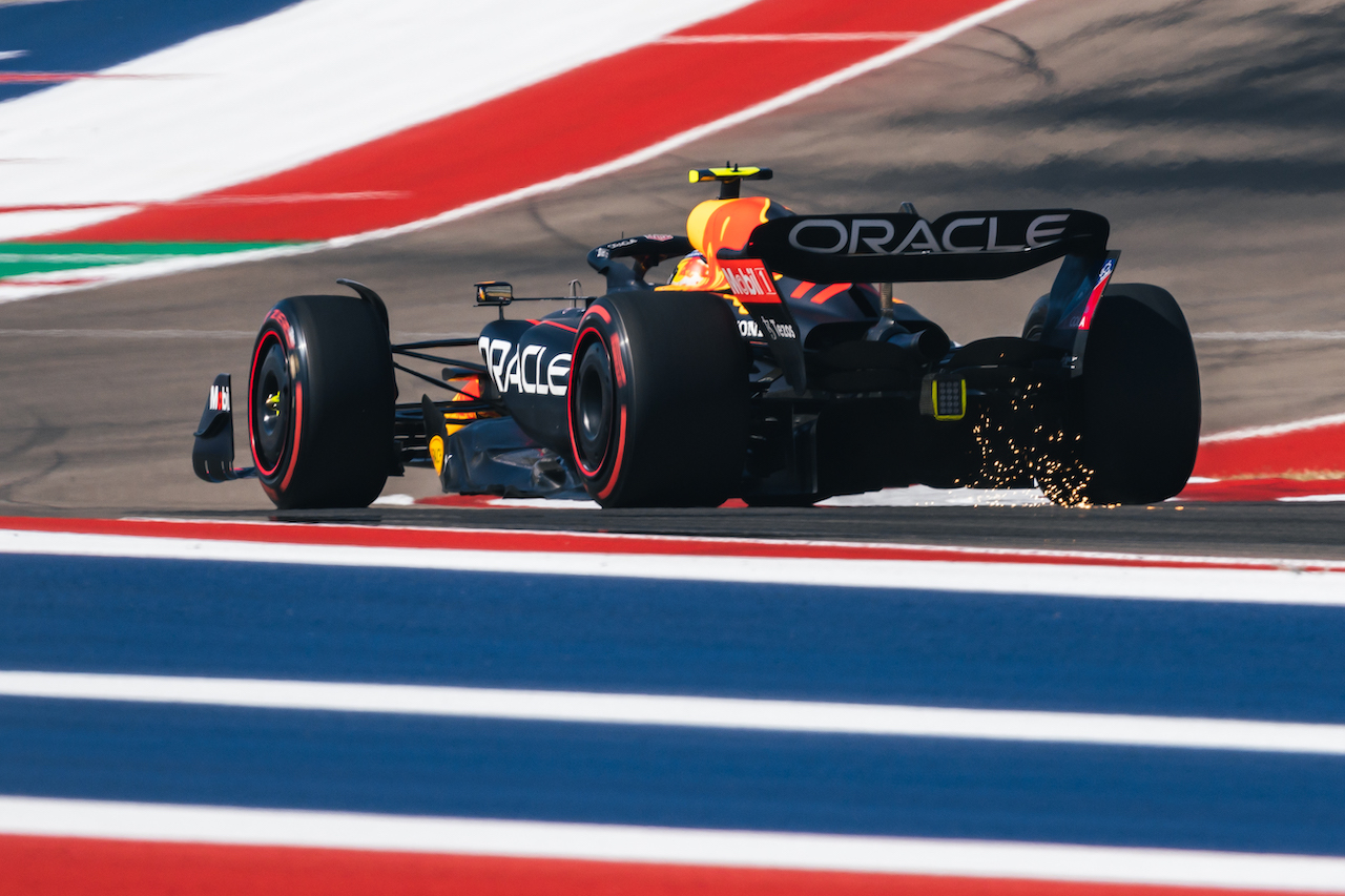 GP STATI UNITI, Sergio Perez (MEX) Red Bull Racing RB18.
22.10.2022. Formula 1 World Championship, Rd 19, United States Grand Prix, Austin, Texas, USA, Qualifiche Day.
- www.xpbimages.com, EMail: requests@xpbimages.com © Copyright: Bearne / XPB Images