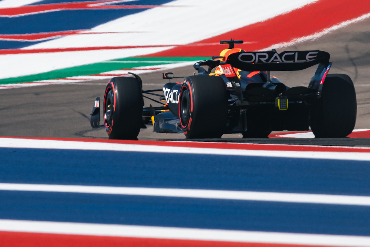 GP STATI UNITI, Max Verstappen (NLD) Red Bull Racing RB18.
22.10.2022. Formula 1 World Championship, Rd 19, United States Grand Prix, Austin, Texas, USA, Qualifiche Day.
- www.xpbimages.com, EMail: requests@xpbimages.com © Copyright: Bearne / XPB Images