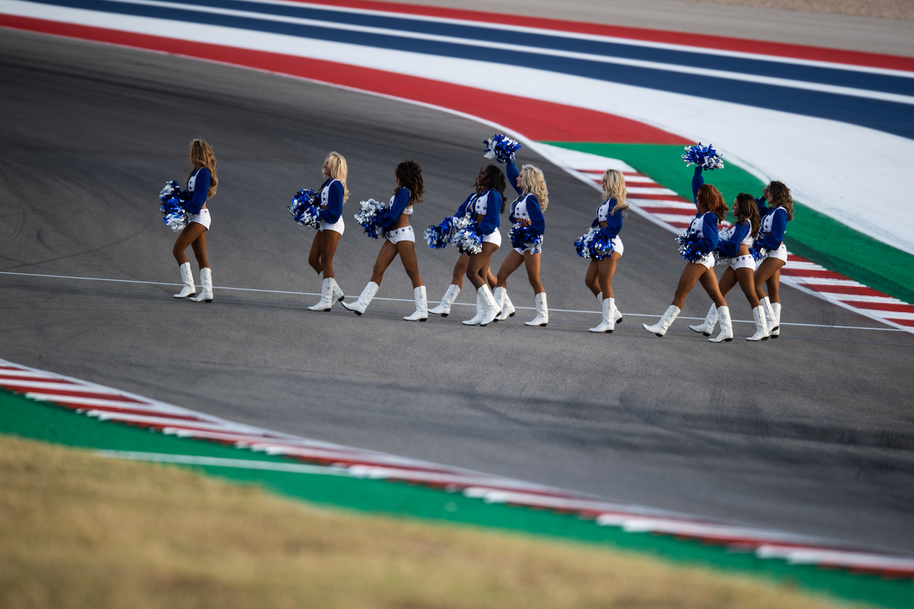 GP STATI UNITI, Circuit Atmosfera - Dallas Cowboys Cheerleaders.
22.10.2022. Formula 1 World Championship, Rd 19, United States Grand Prix, Austin, Texas, USA, Qualifiche Day.
- www.xpbimages.com, EMail: requests@xpbimages.com © Copyright: Price / XPB Images